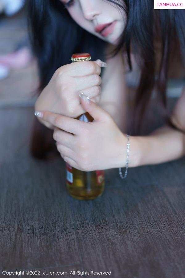 laura阿姣  [XiuRen]高清写真图 2022.12.15 No.6004 laura阿姣 美腿足球第63张图片